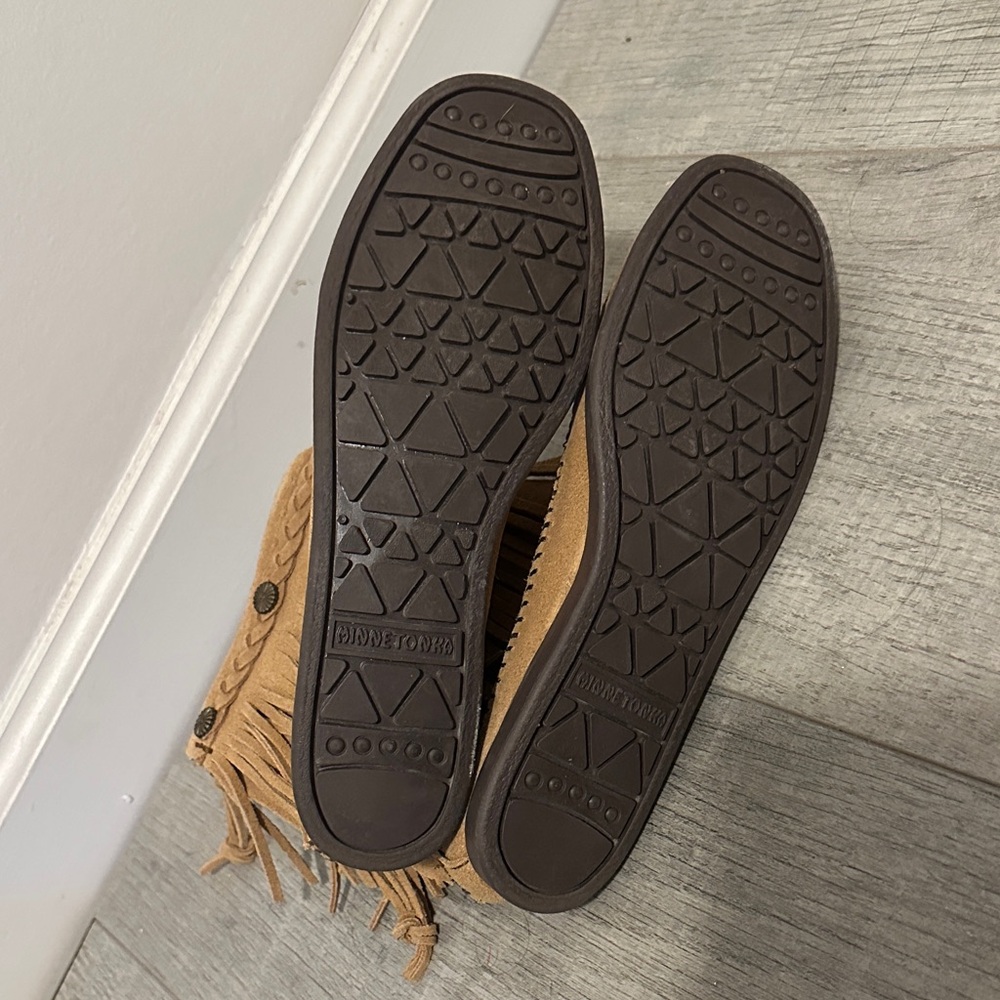 Minnetonka Tan Moccasins with Fringe - Picture 4 of 9